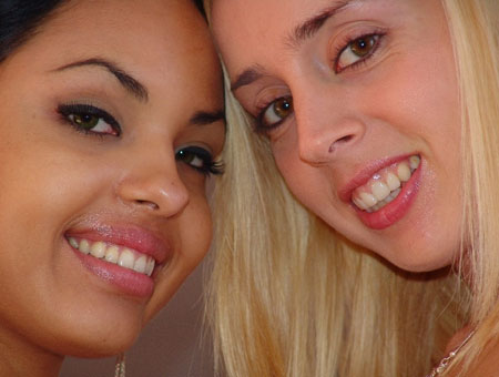Victoria And Kelly Big Mouthfuls